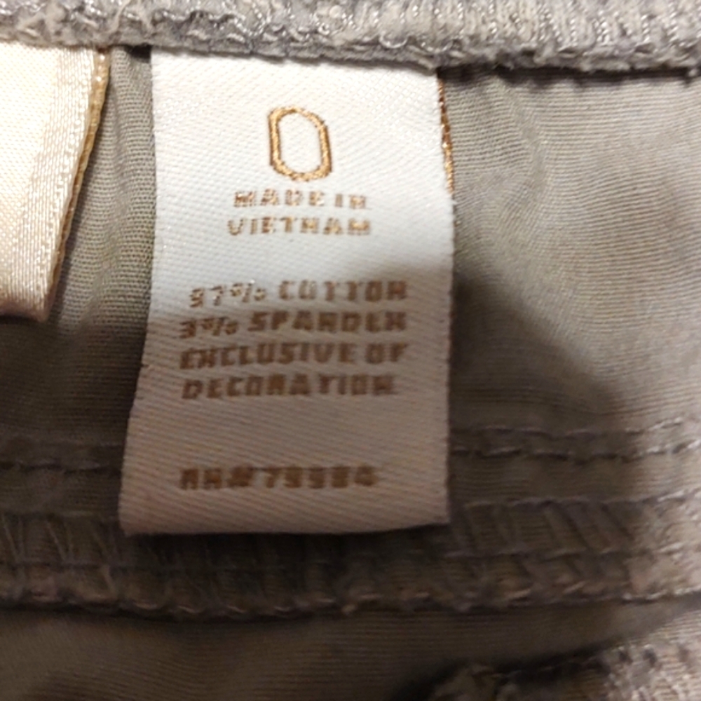 ▪️🩶▪️Marvelous Chico's Dove Grey Cargo Utility Capri Pants - 4 (0 Chico's Size) - Picture 15 of 16